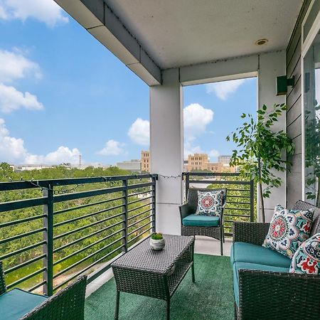 Beautiful Condo On Riverwalk W King Ste Free Parking Pet Friendly Centrally Located On The Riverwalk San Antonio Esterno foto