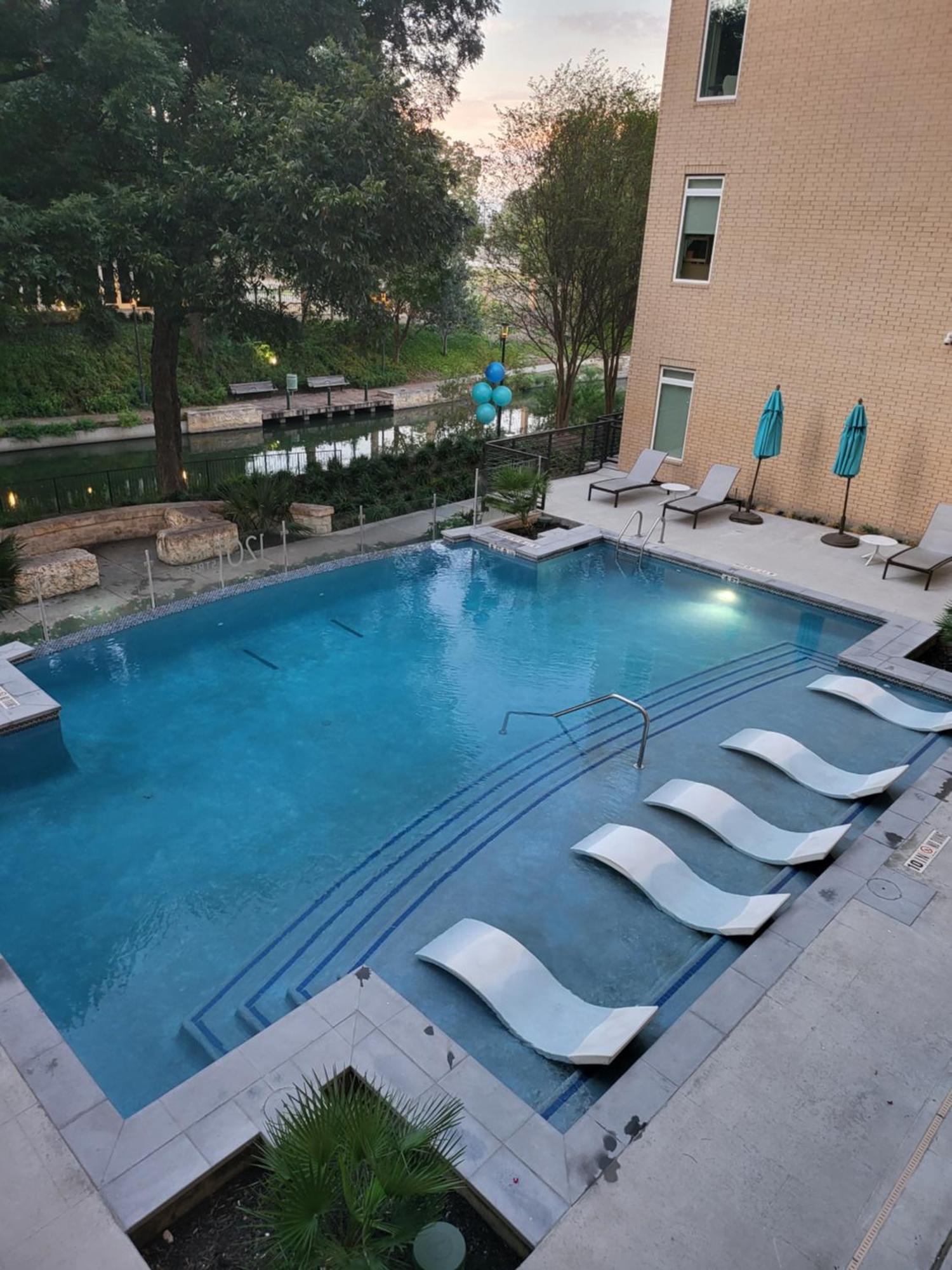 Beautiful Condo On Riverwalk W King Ste Free Parking Pet Friendly Centrally Located On The Riverwalk San Antonio Esterno foto