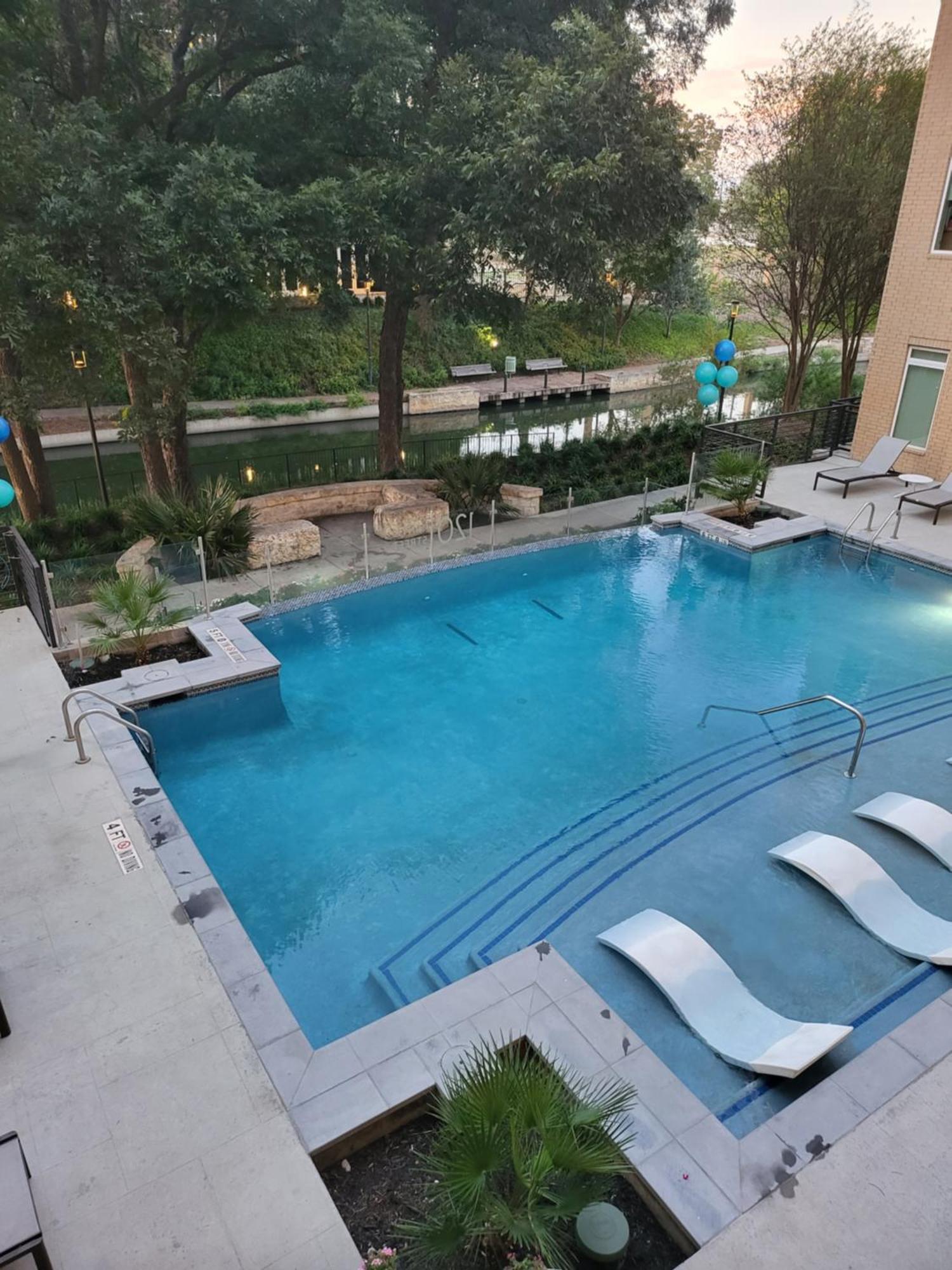 Beautiful Condo On Riverwalk W King Ste Free Parking Pet Friendly Centrally Located On The Riverwalk San Antonio Esterno foto